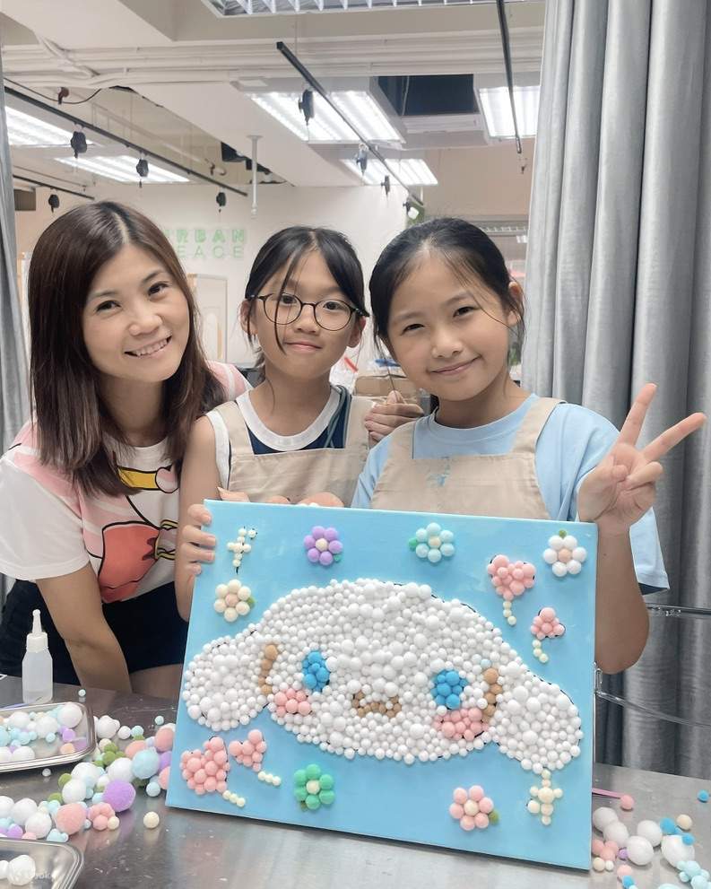 URBANPEACE - Pom Pom Painting | Pom Pom Mirror | Kwun Tong
